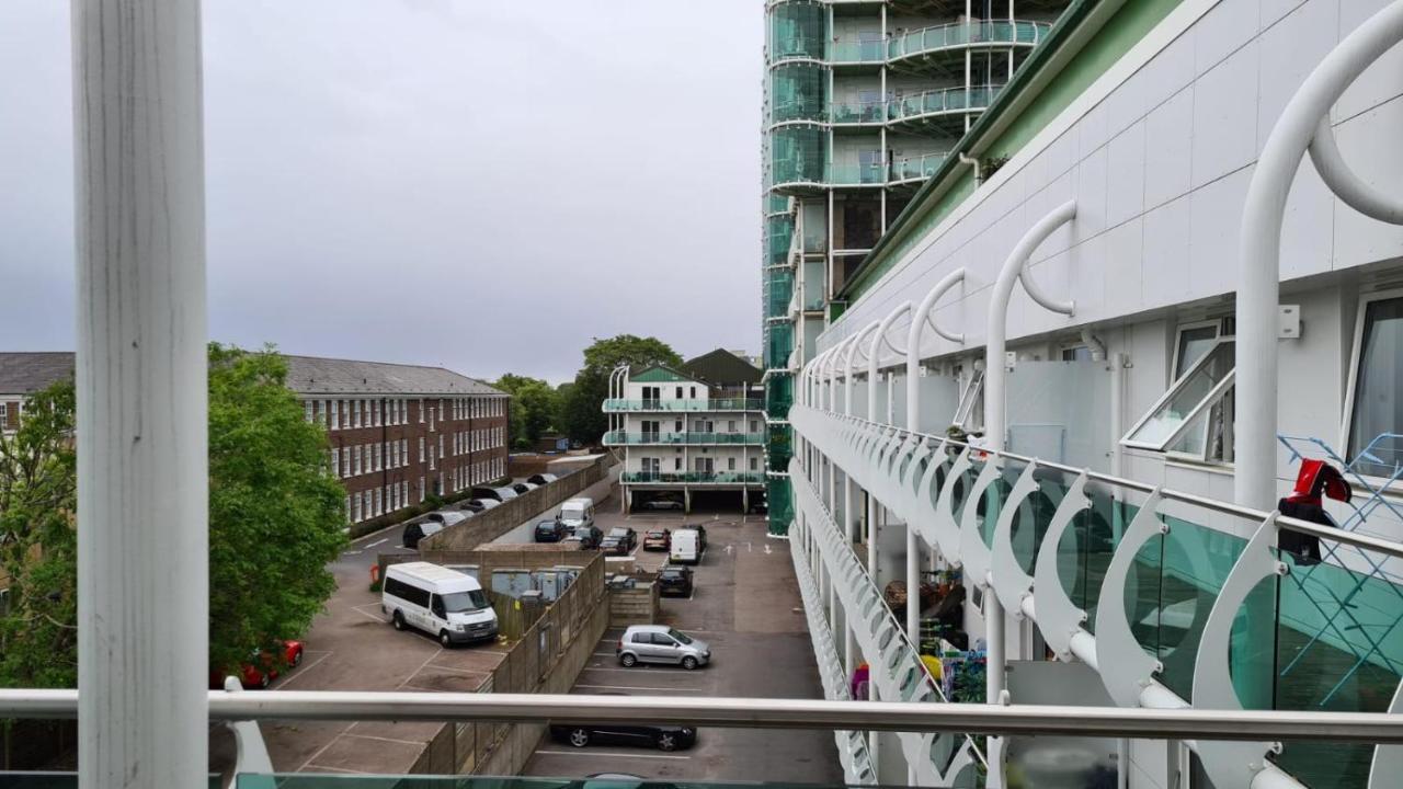 Skyvillion - Cozy Apartments In Enfield Town With Free Parking & Wifi Exterior foto