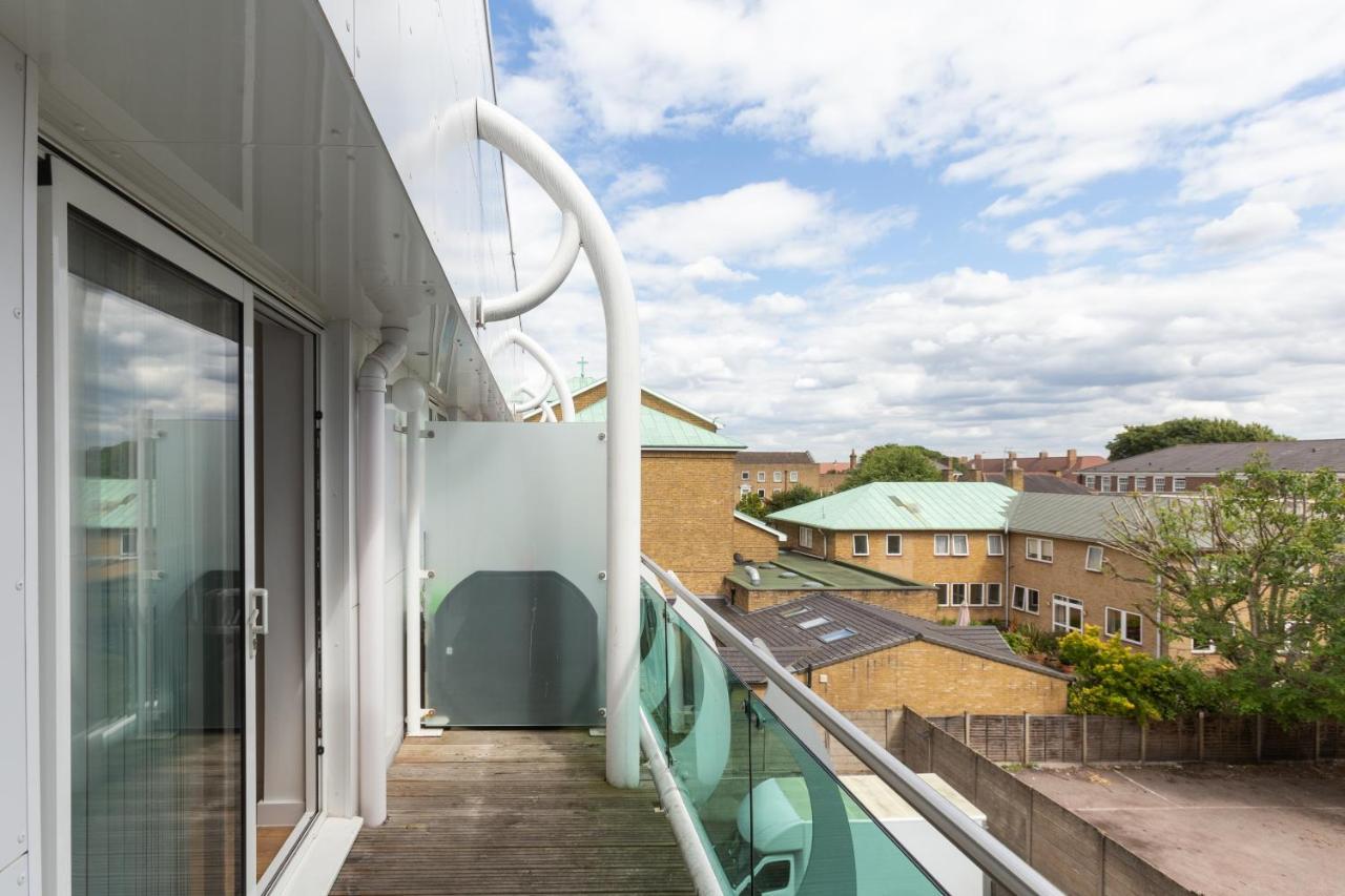 Skyvillion - Cozy Apartments In Enfield Town With Free Parking & Wifi Exterior foto