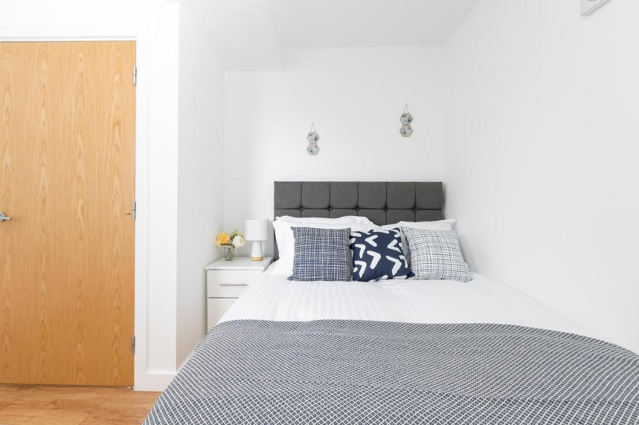 Skyvillion - Cozy Apartments In Enfield Town With Free Parking & Wifi Exterior foto