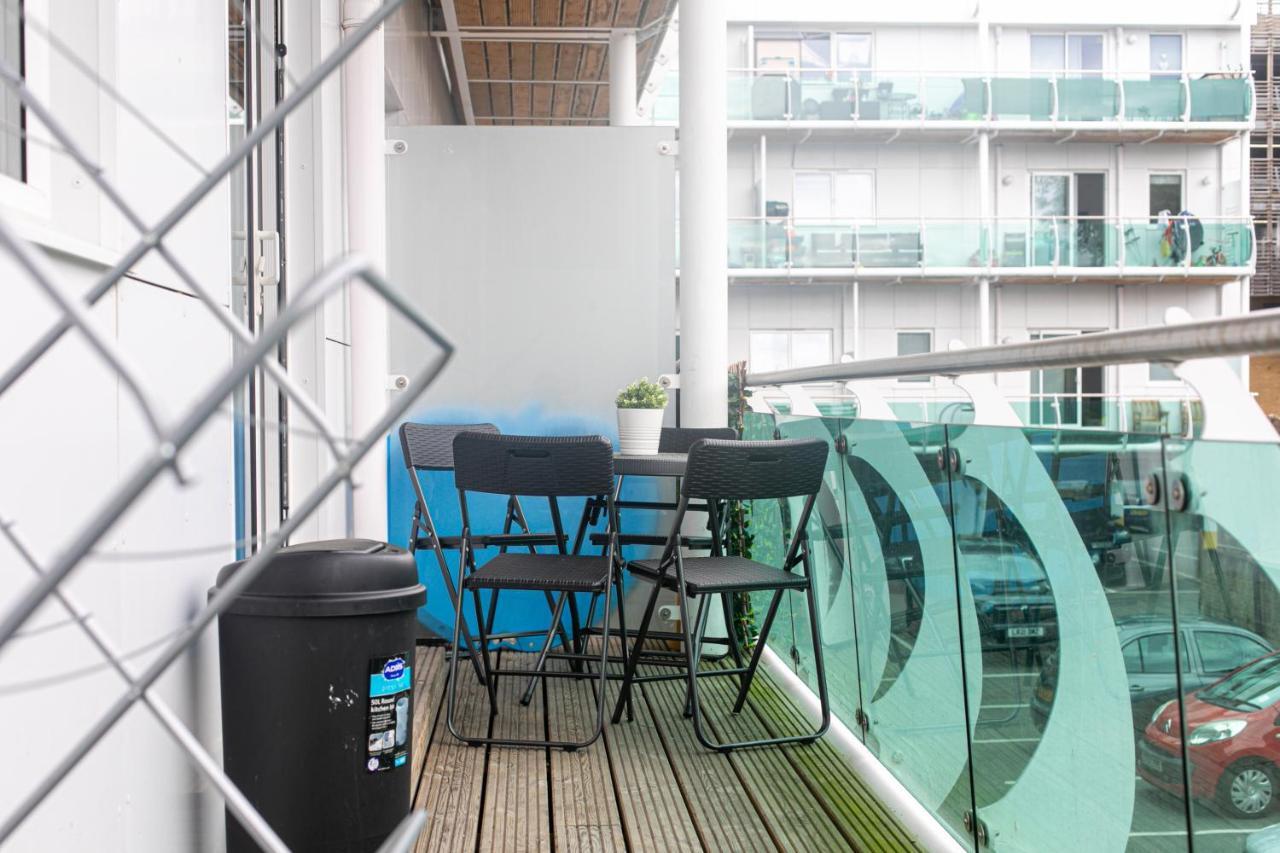 Skyvillion - Cozy Apartments In Enfield Town With Free Parking & Wifi Exterior foto