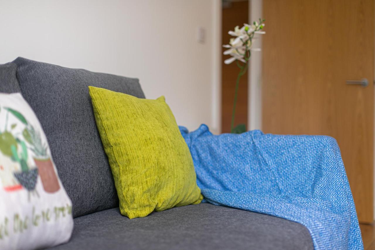 Skyvillion - Cozy Apartments In Enfield Town With Free Parking & Wifi Exterior foto
