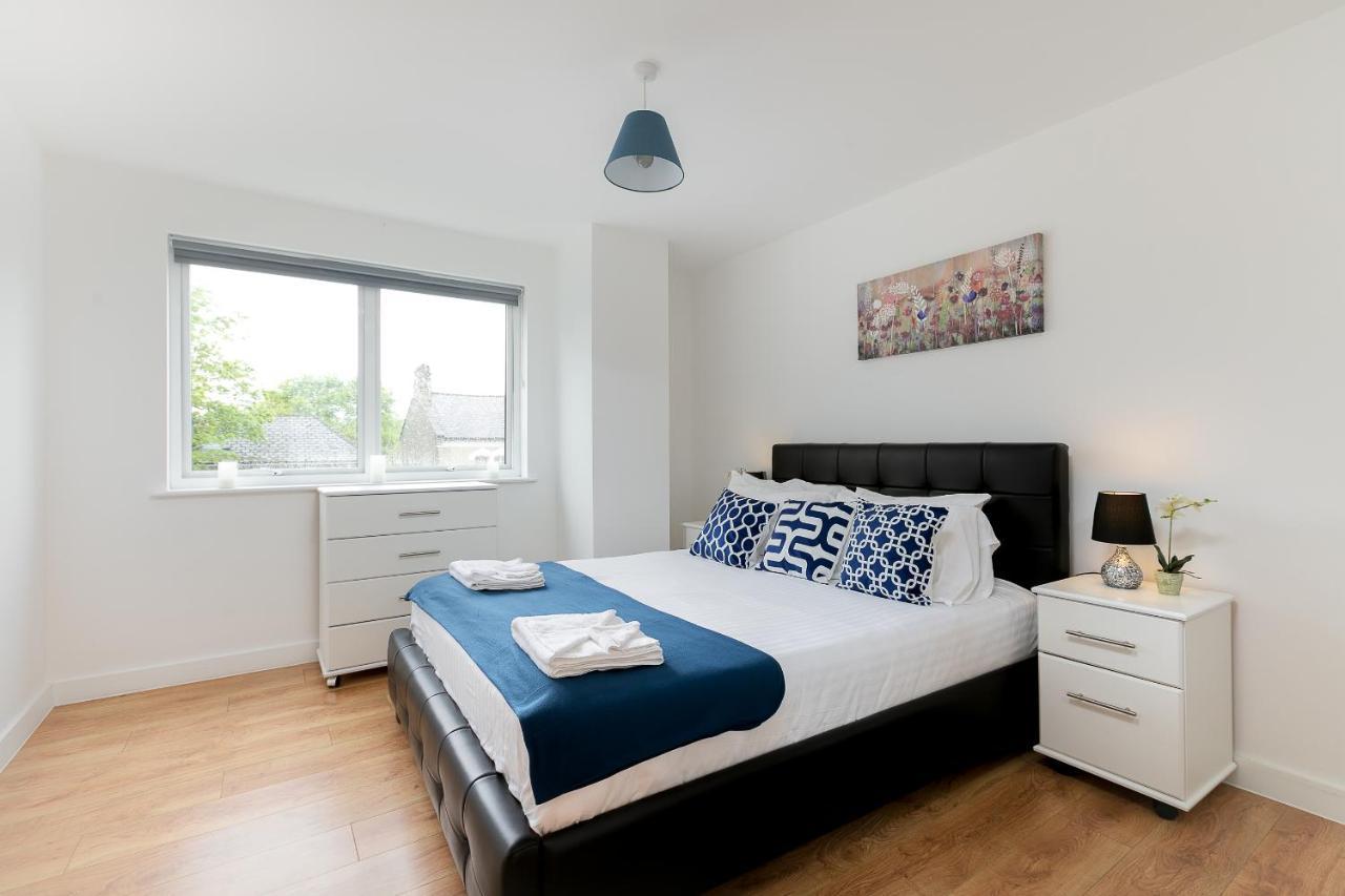 Skyvillion - Cozy Apartments In Enfield Town With Free Parking & Wifi Exterior foto