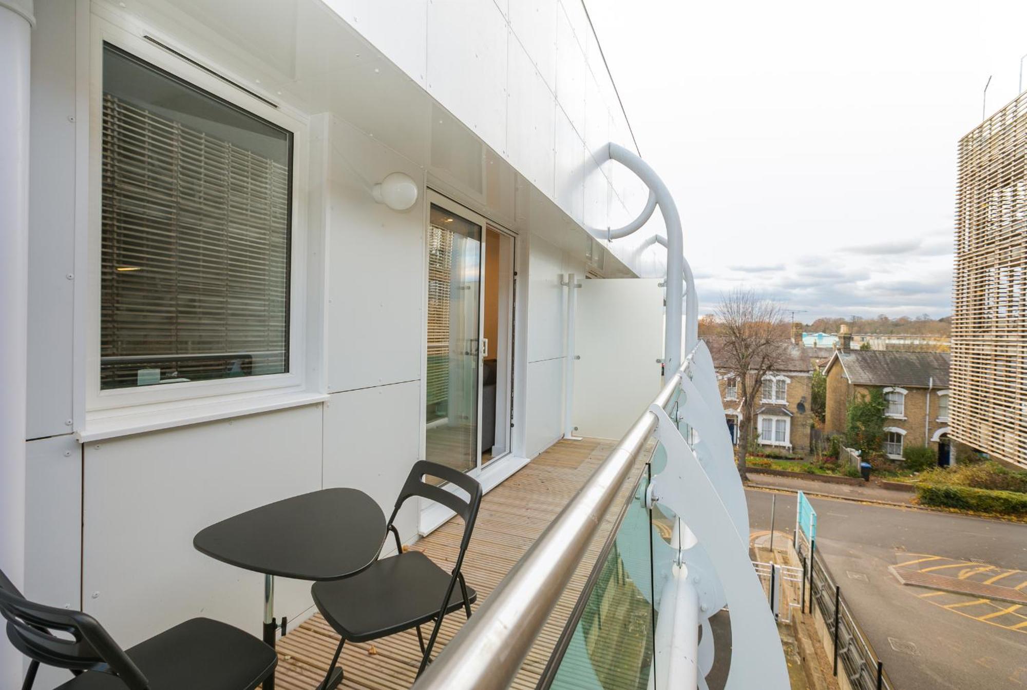 Skyvillion - Cozy Apartments In Enfield Town With Free Parking & Wifi Exterior foto