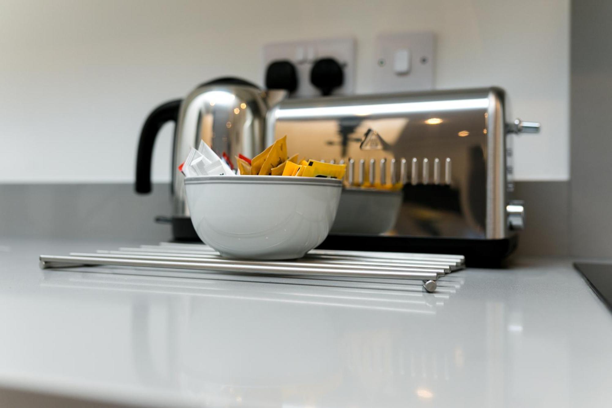 Skyvillion - Cozy Apartments In Enfield Town With Free Parking & Wifi Exterior foto