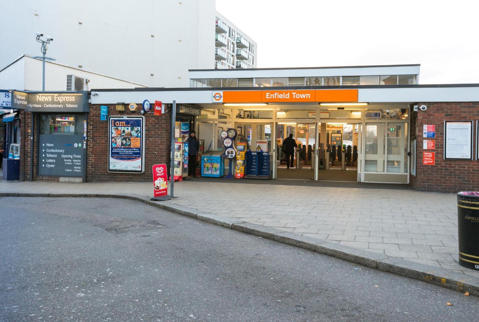 Skyvillion - Cozy Apartments In Enfield Town With Free Parking & Wifi Exterior foto