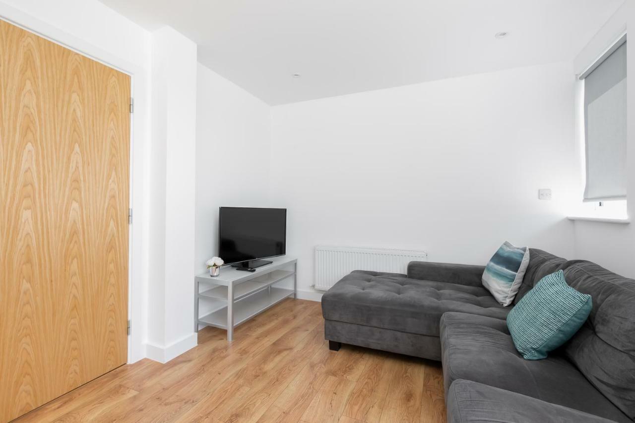 Skyvillion - Cozy Apartments In Enfield Town With Free Parking & Wifi Exterior foto