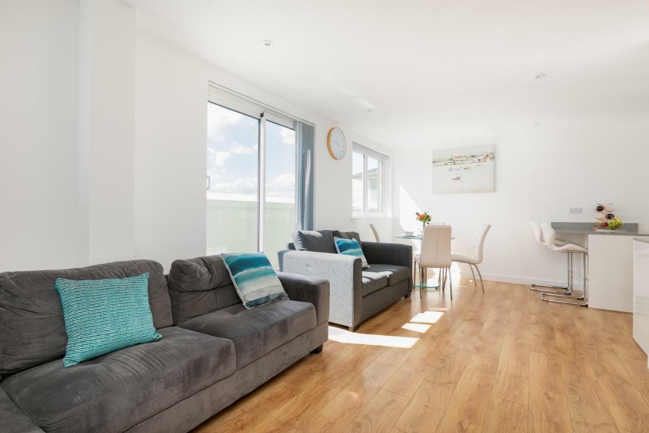 Skyvillion - Cozy Apartments In Enfield Town With Free Parking & Wifi Exterior foto
